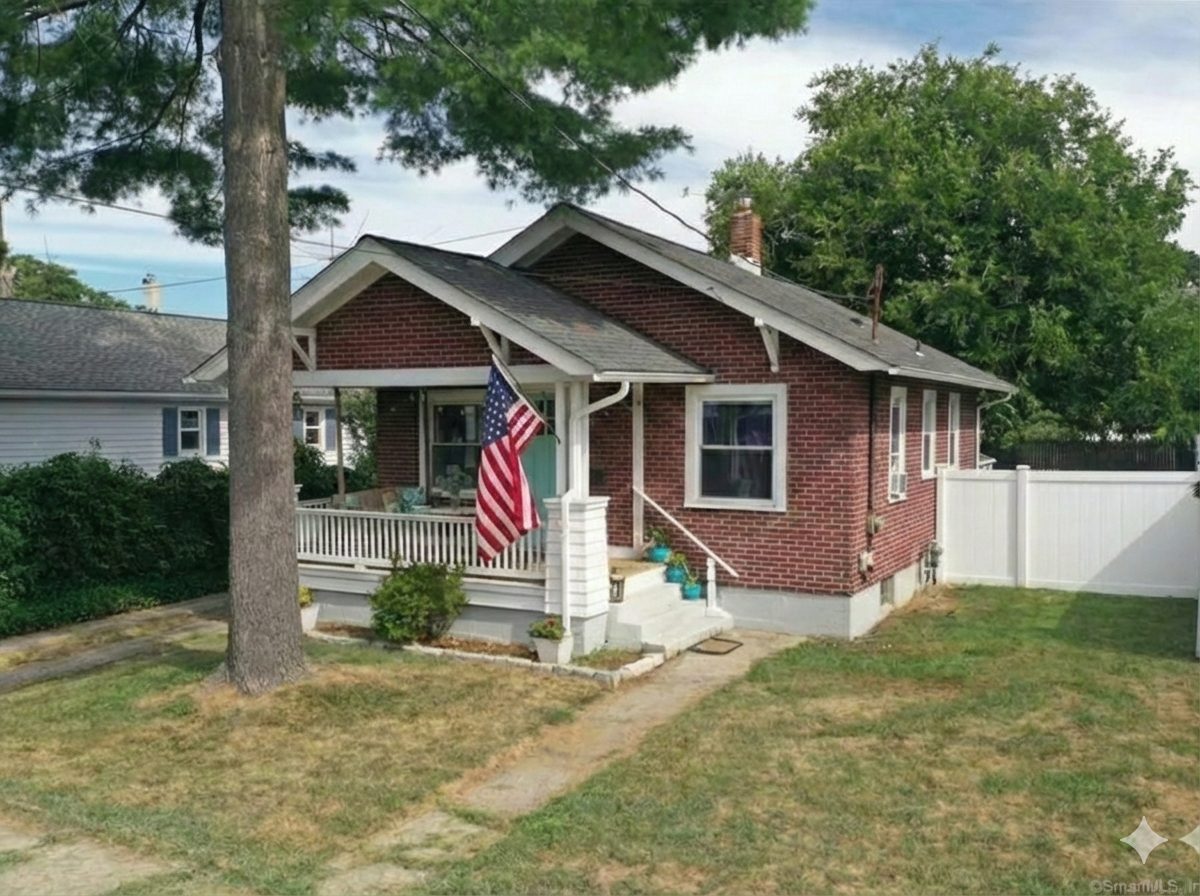 Photo of a ranch style home with a front porch